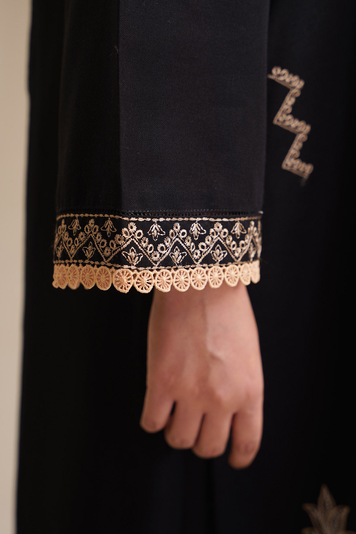 KHADDAR | EMBROIDERED